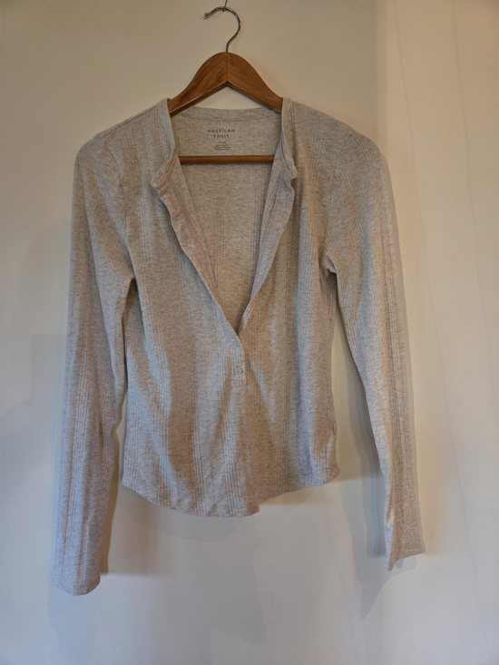 American Eagle Outfitters Tops - American Eagle Outfitters Light Gray Ribbed Long-Sleeve Top